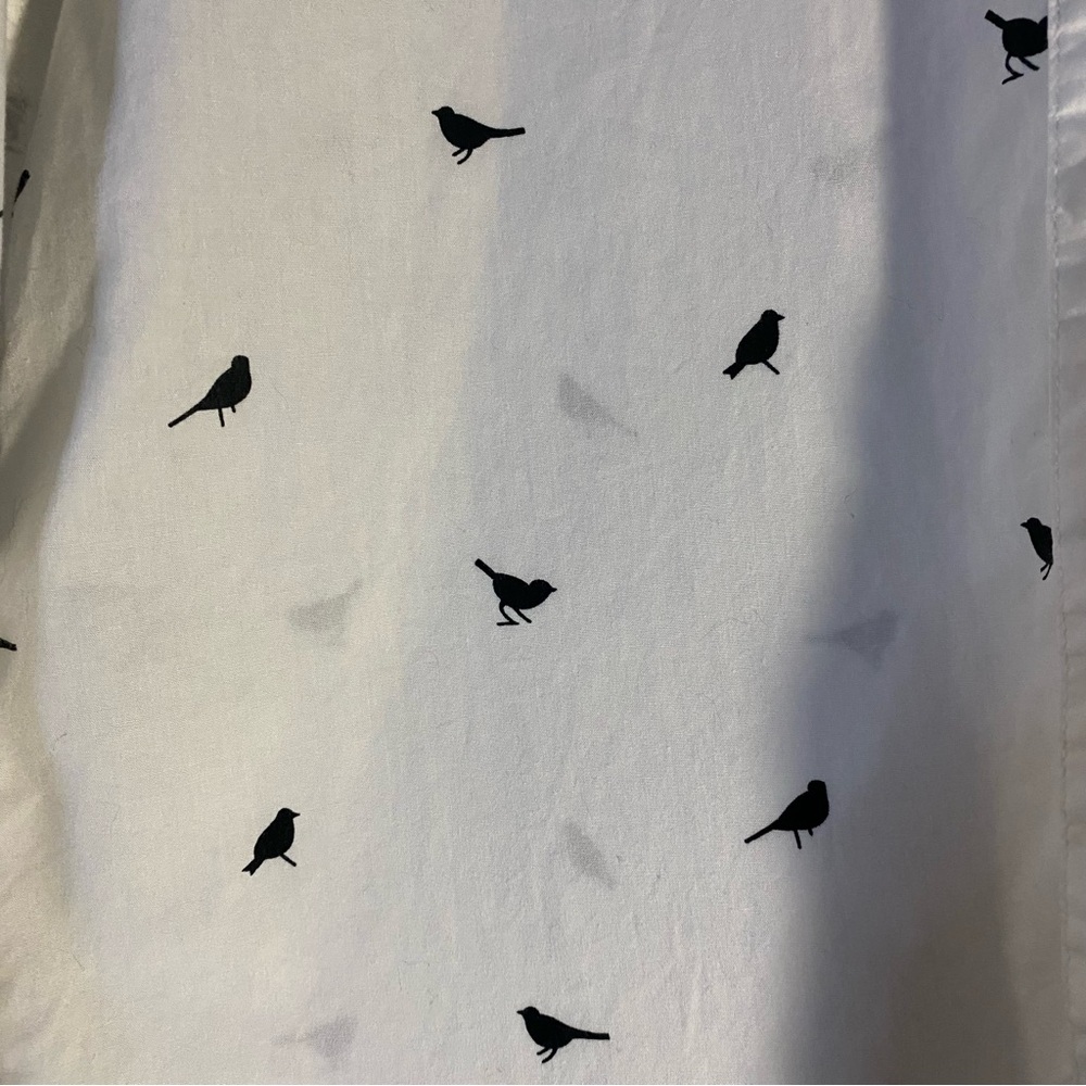 White Button Down Shirt Black Bird All Over Print Women’s Sz L Acadamia Unique - Picture 7 of 9